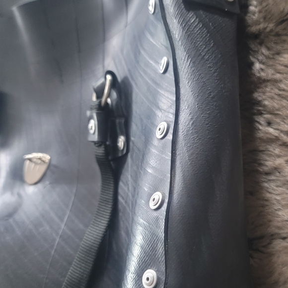 Vintage rycled tire tube- messenger bag - Picture 6 of 10